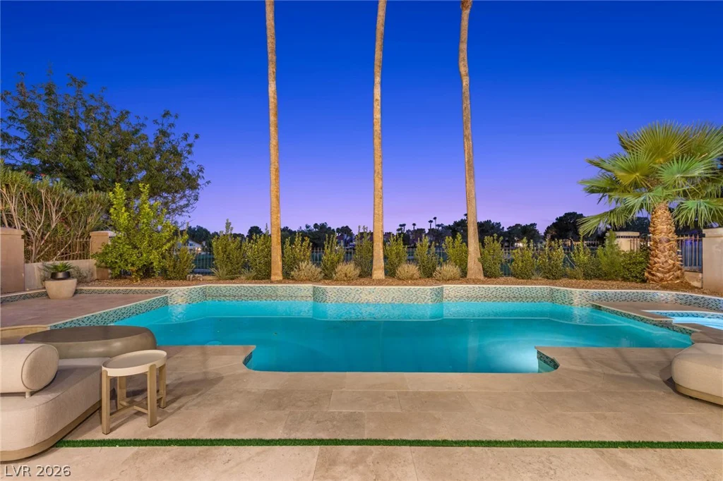 8371 Plum Creek, Las Vegas, NV 89113