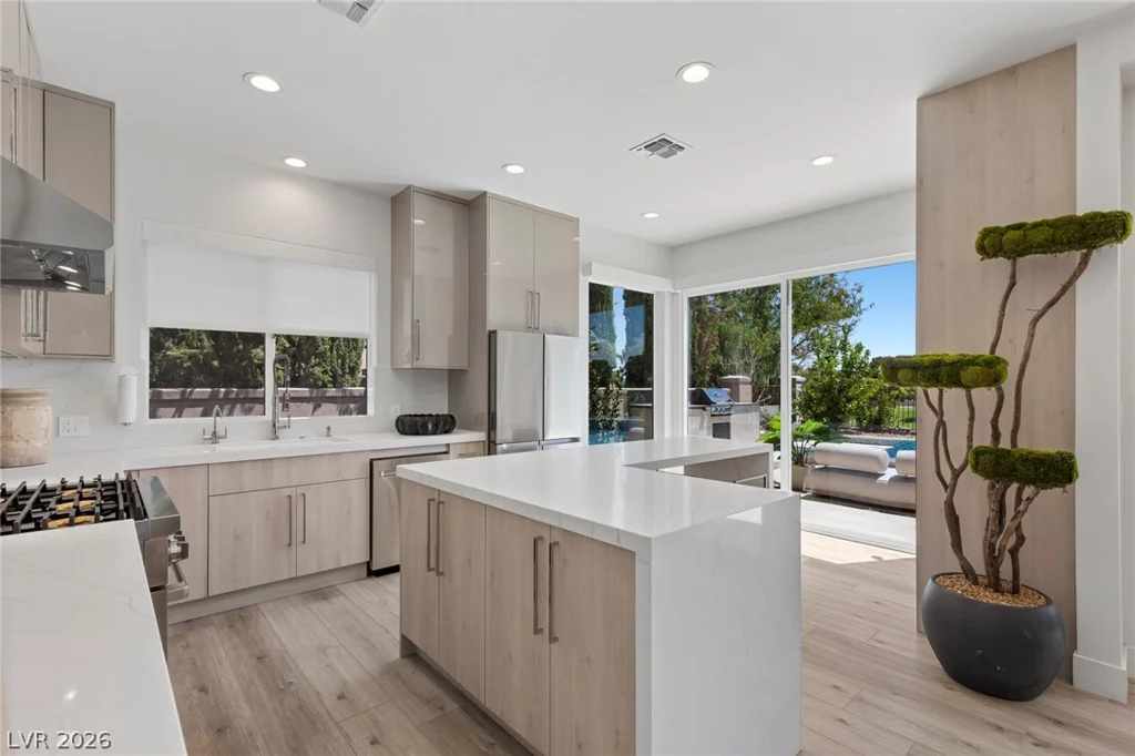 8371 Plum Creek, Las Vegas, NV 89113