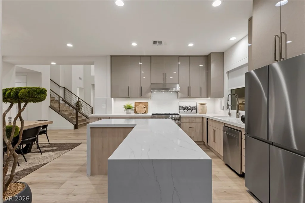 8371 Plum Creek, Las Vegas, NV 89113