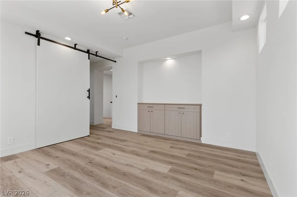 8371 Plum Creek, Las Vegas, NV 89113