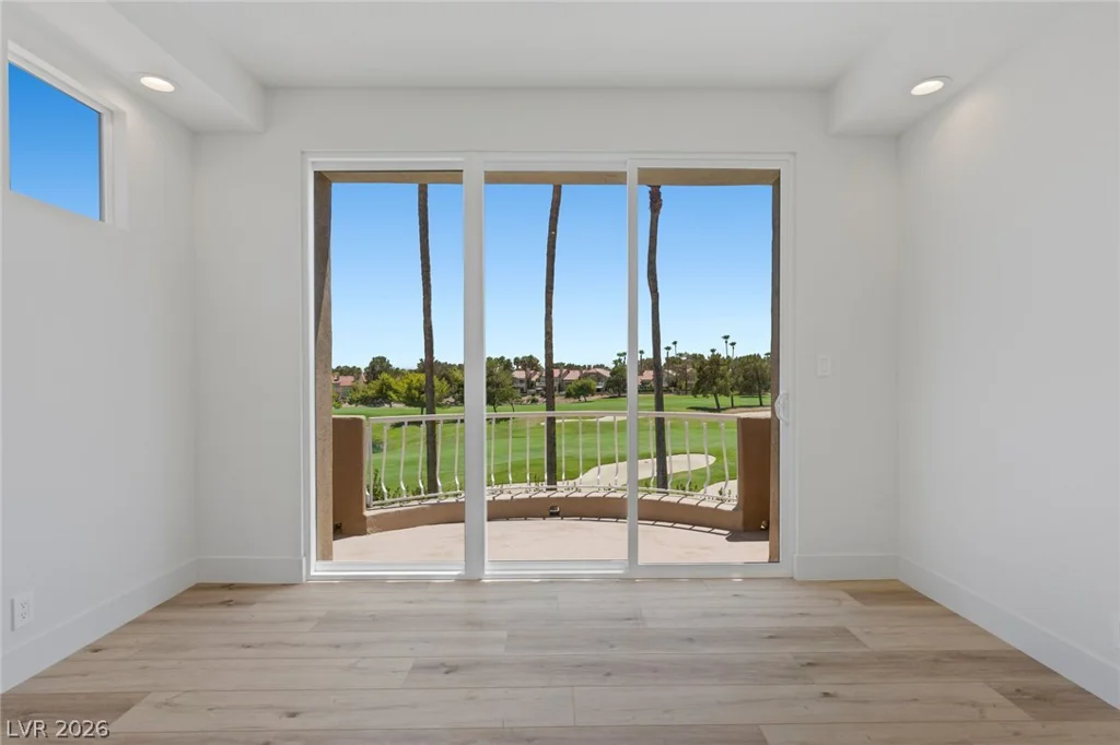 8371 Plum Creek, Las Vegas, NV 89113