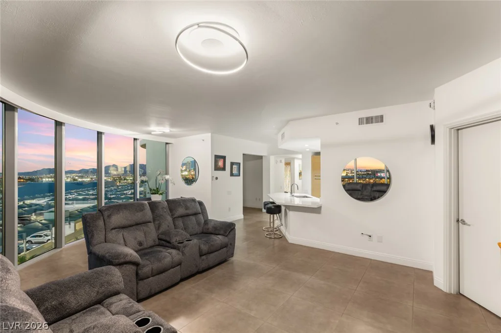 222 Karen, Las Vegas, NV 89109