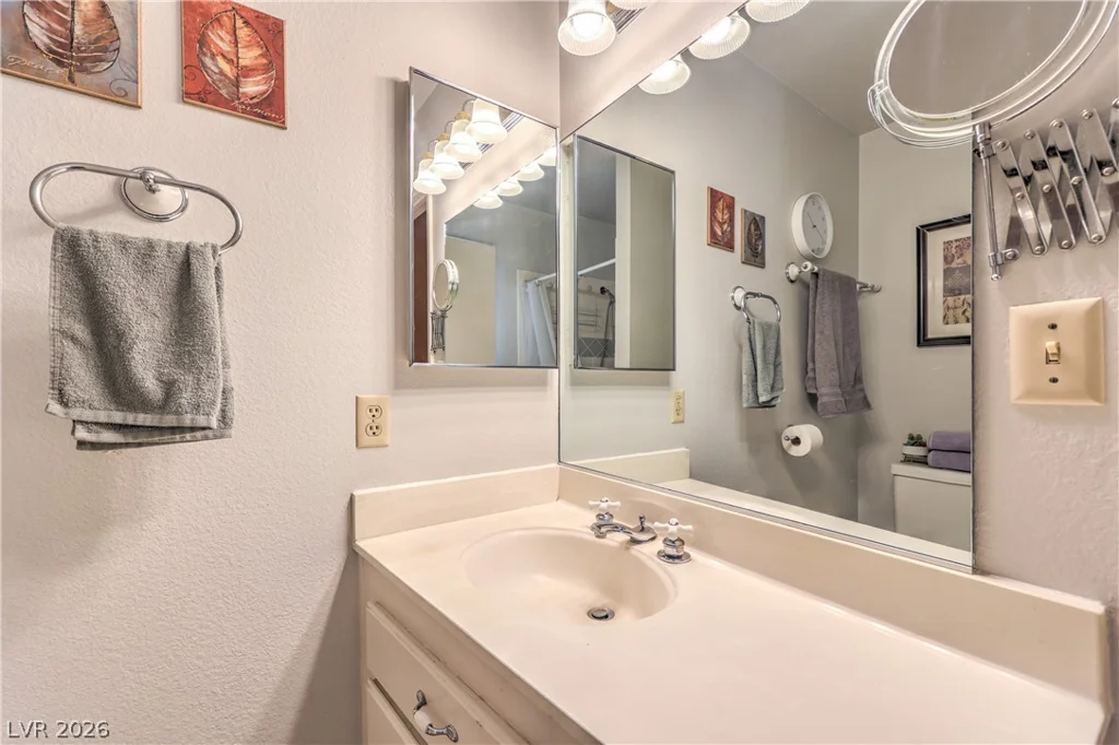 2420 Winwood, Las Vegas, NV 89108