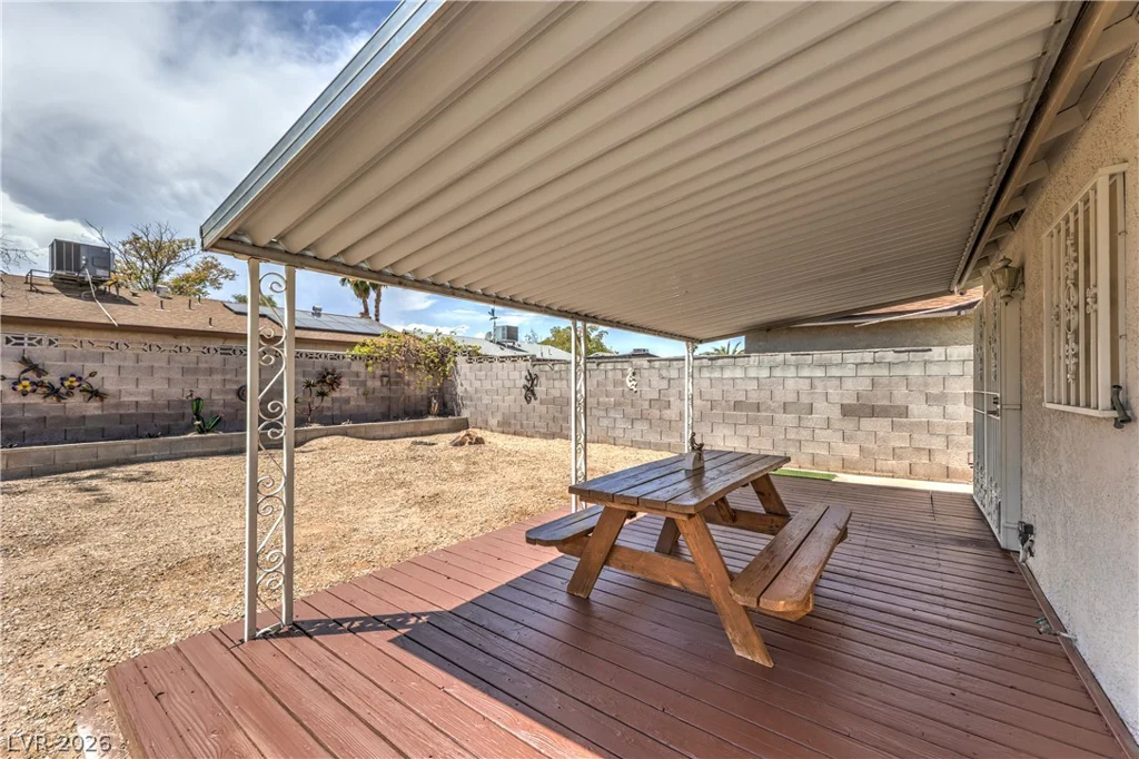 2420 Winwood, Las Vegas, NV 89108