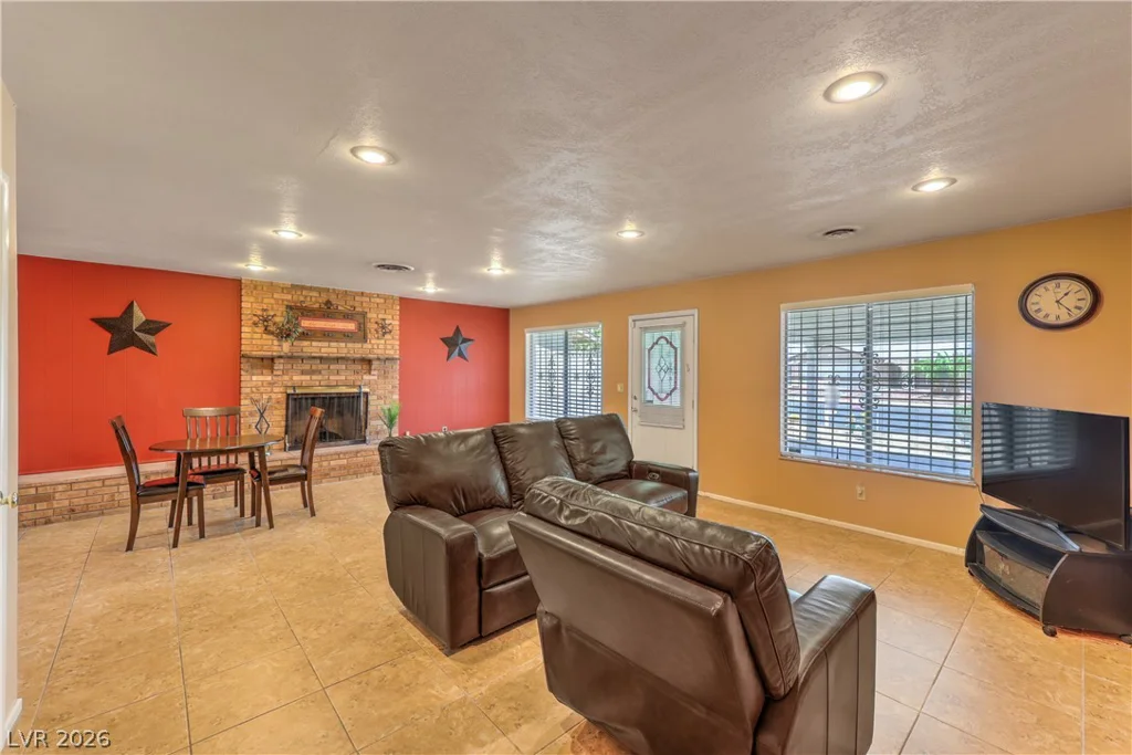 2420 Winwood, Las Vegas, NV 89108