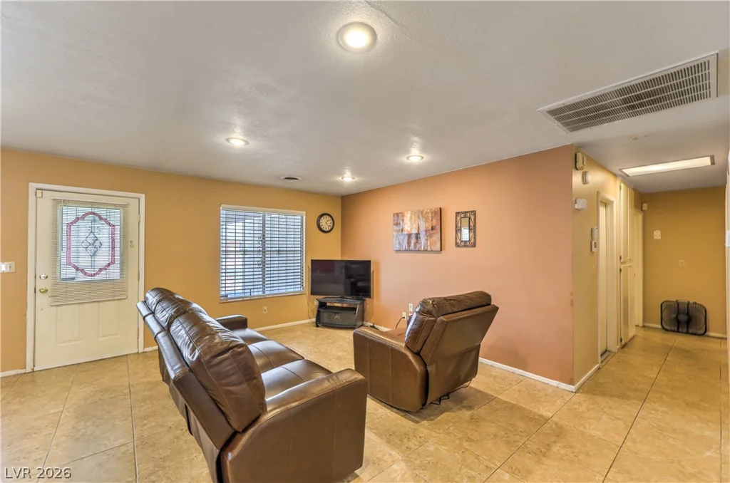 2420 Winwood, Las Vegas, NV 89108