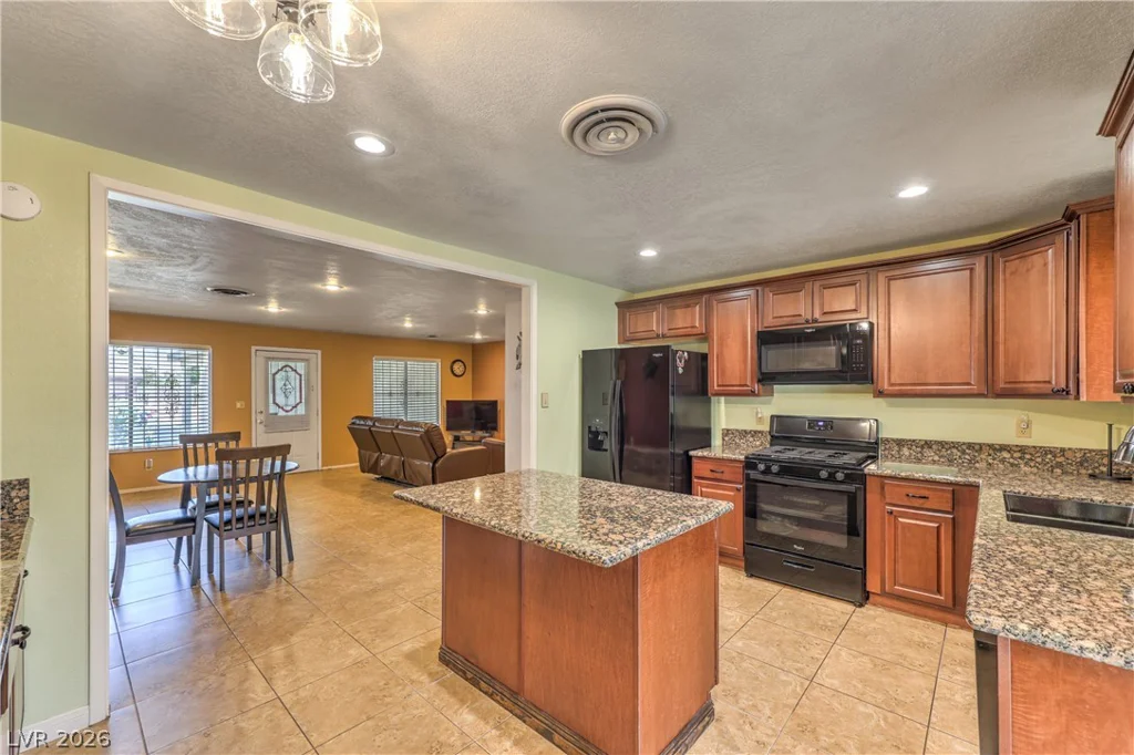 2420 Winwood, Las Vegas, NV 89108