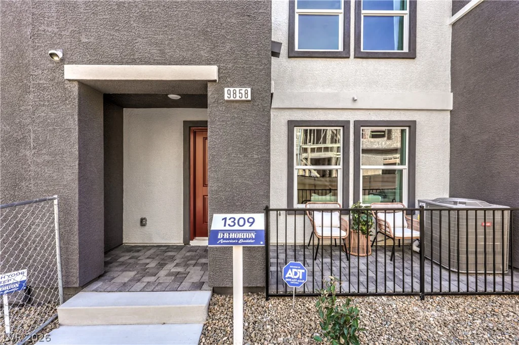 9858 Maple Pass, Las Vegas, NV 89178