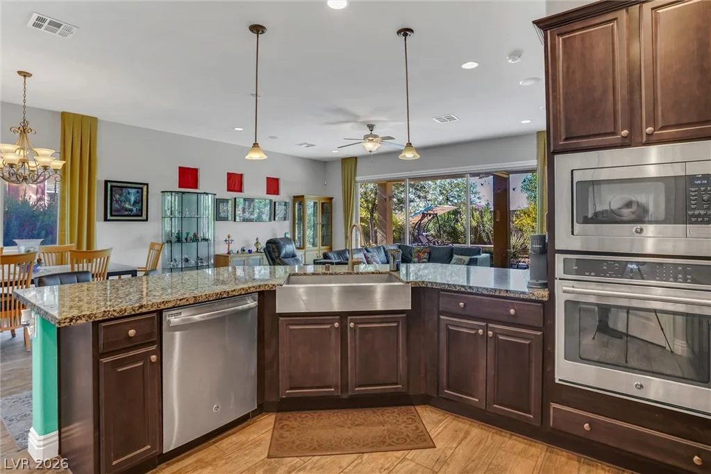72 Newton Ridge, Las Vegas, NV 89183