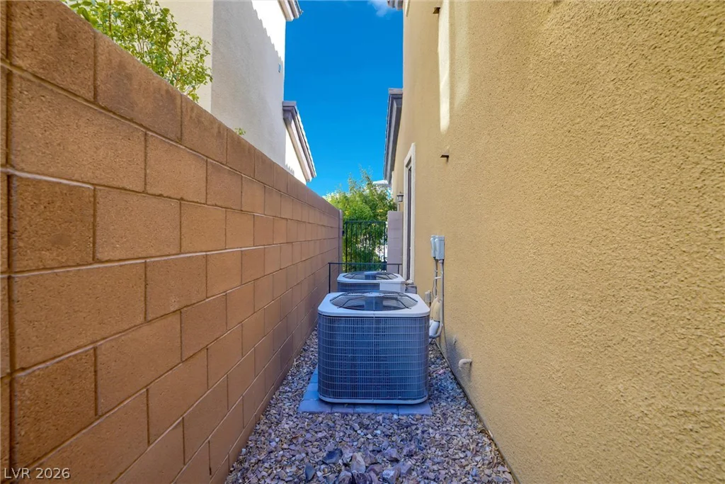 72 Newton Ridge, Las Vegas, NV 89183
