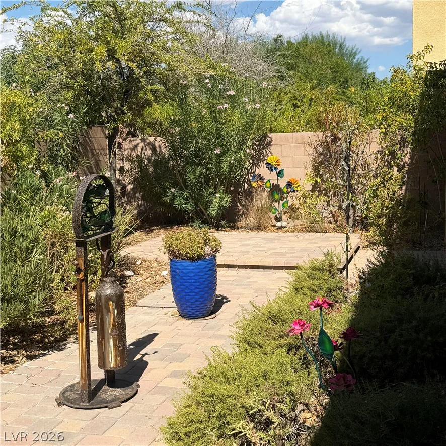 72 Newton Ridge, Las Vegas, NV 89183