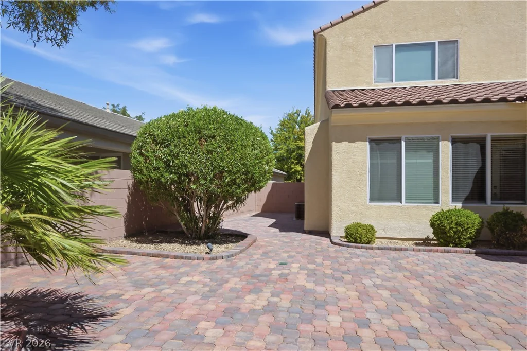 8305 Oakshire, Las Vegas, NV 89131
