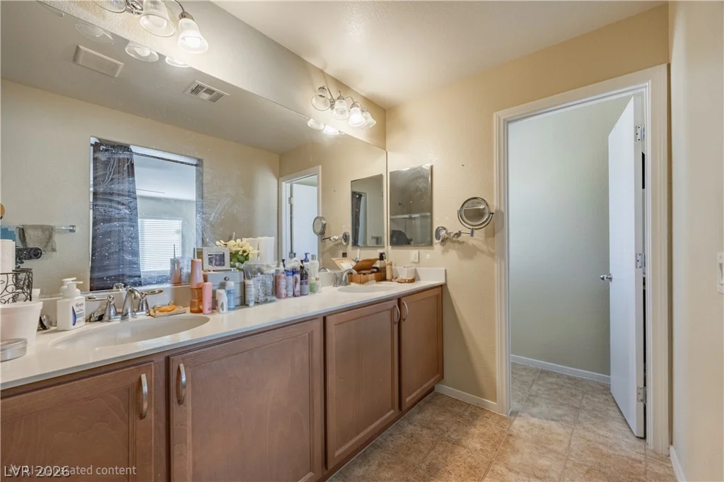 223 Heathrow Lake, North Las Vegas, NV 89084