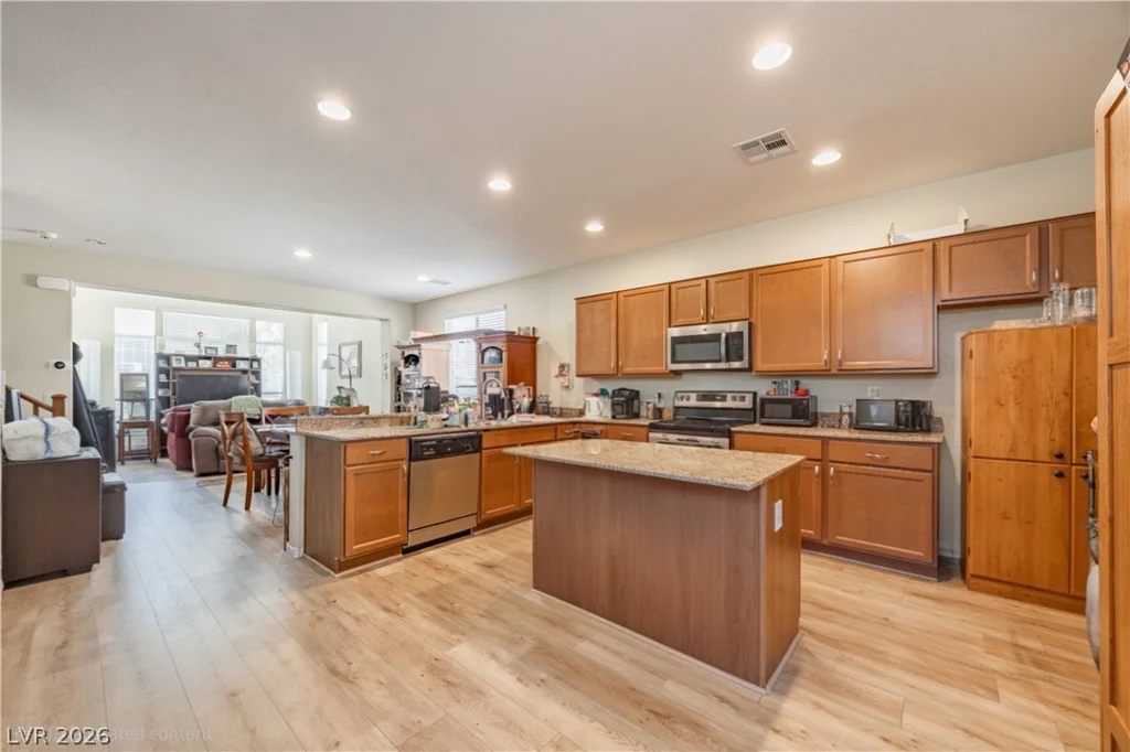 223 Heathrow Lake, North Las Vegas, NV 89084