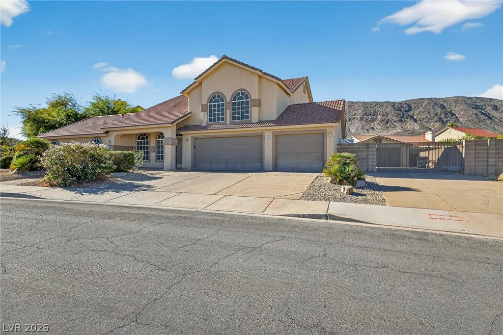 301 Country Club, Henderson, NV 89015