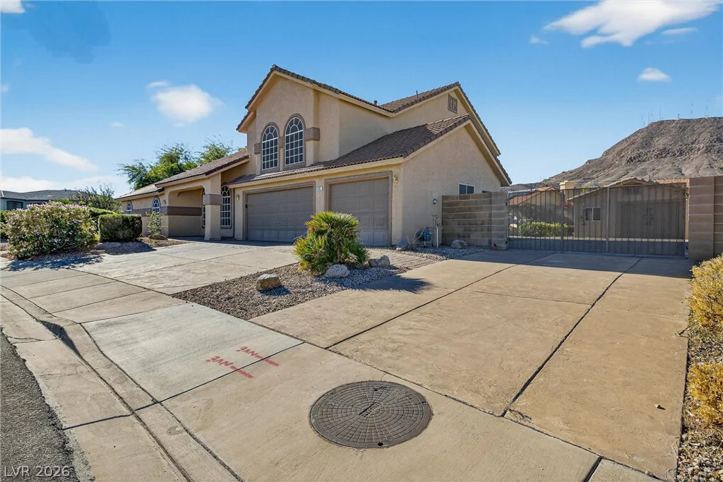 301 Country Club, Henderson, NV 89015