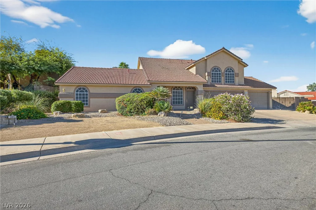 301 Country Club, Henderson, NV 89015