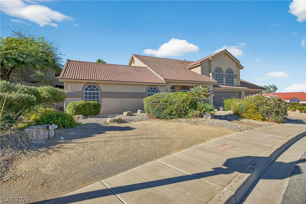 301 Country Club, Henderson, NV 89015