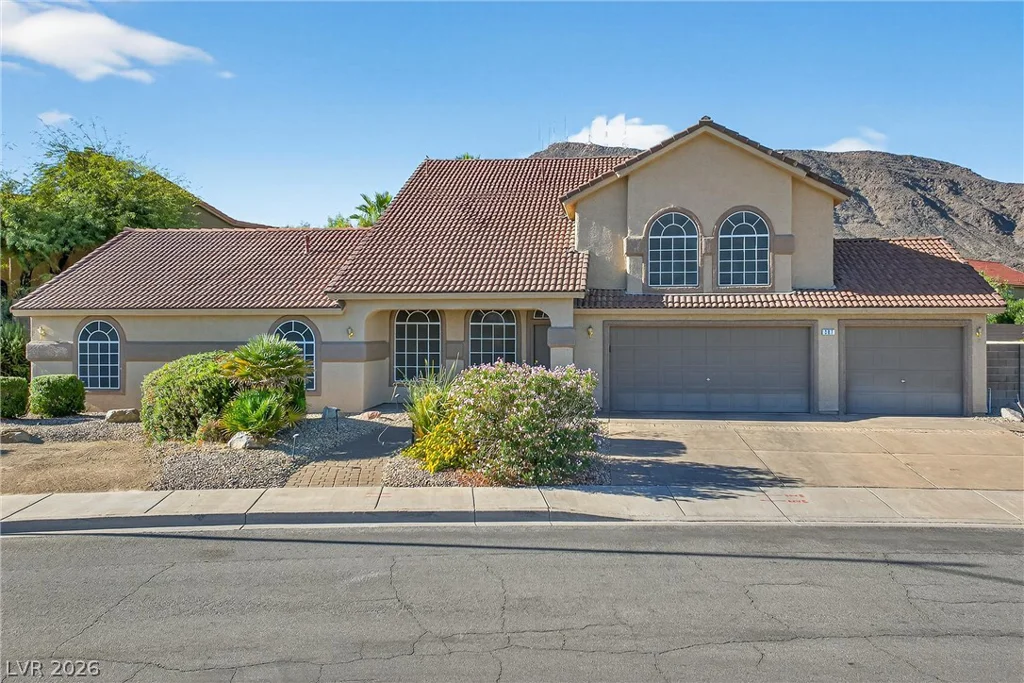 301 Country Club, Henderson, NV 89015
