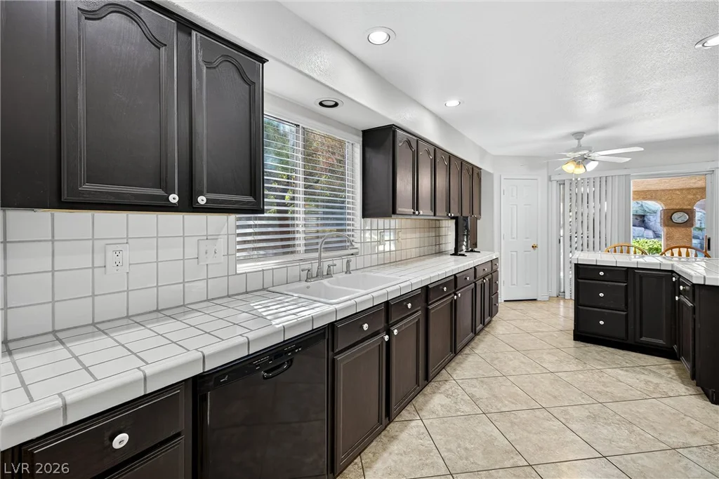 301 Country Club, Henderson, NV 89015