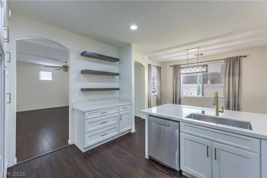 5423 Raccoon Valley, Las Vegas, NV 89122