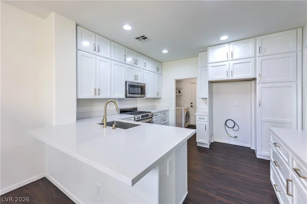 5423 Raccoon Valley, Las Vegas, NV 89122