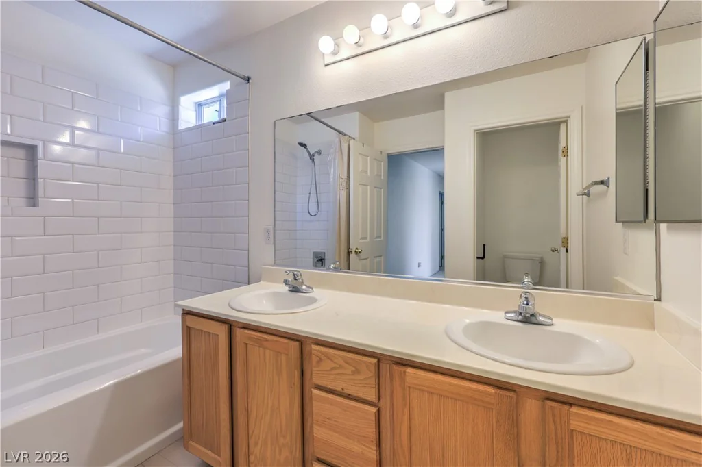 5423 Raccoon Valley, Las Vegas, NV 89122