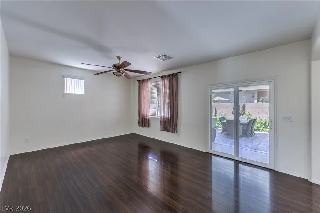 5423 Raccoon Valley, Las Vegas, NV 89122