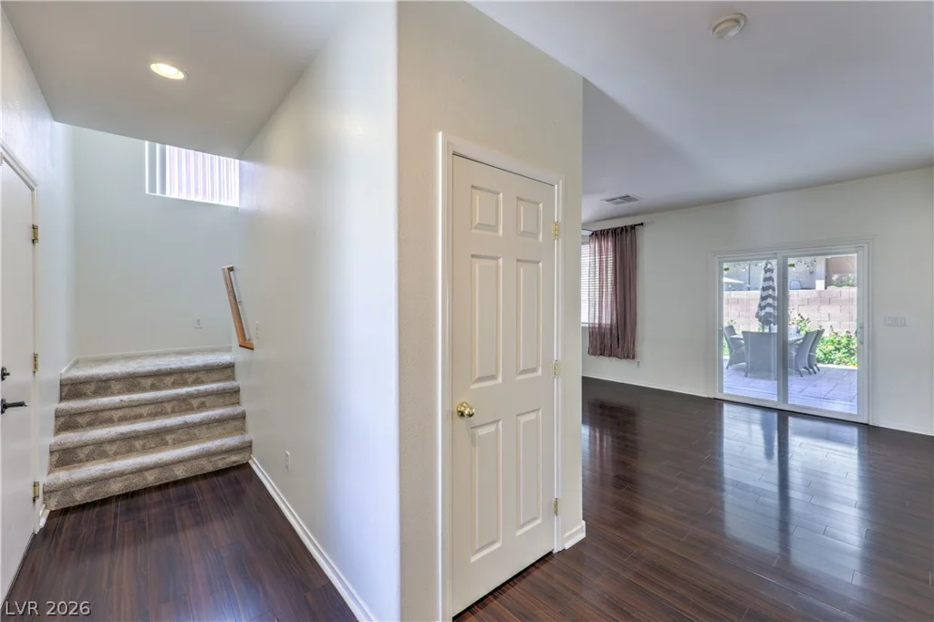 5423 Raccoon Valley, Las Vegas, NV 89122