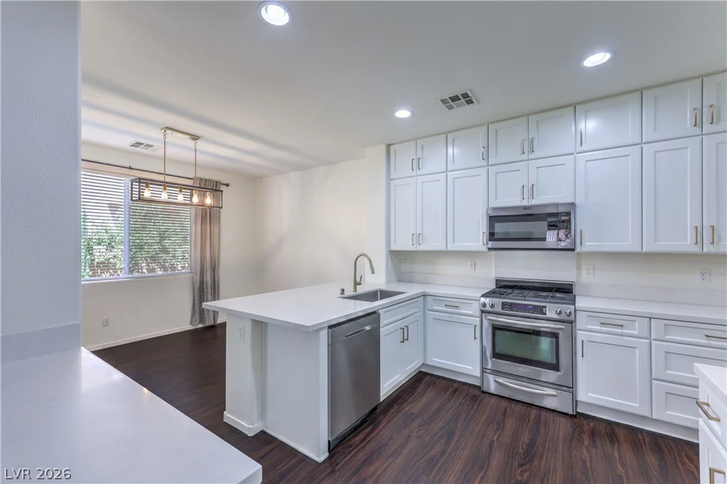 5423 Raccoon Valley, Las Vegas, NV 89122