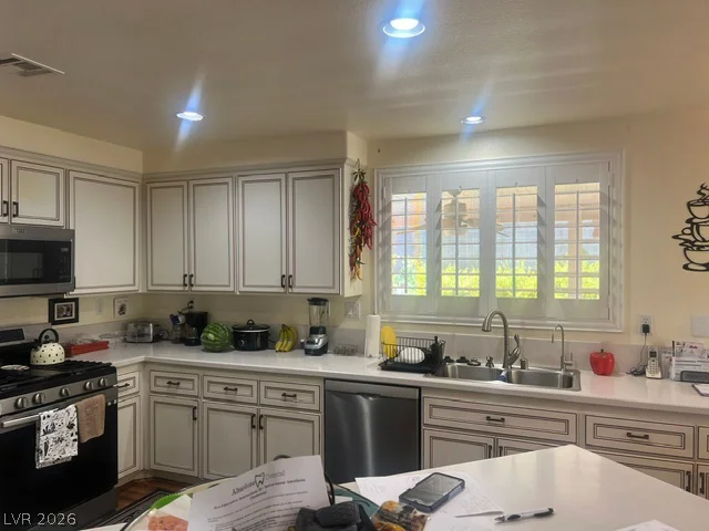 6105 Flaming Arrow, North Las Vegas, NV 89031