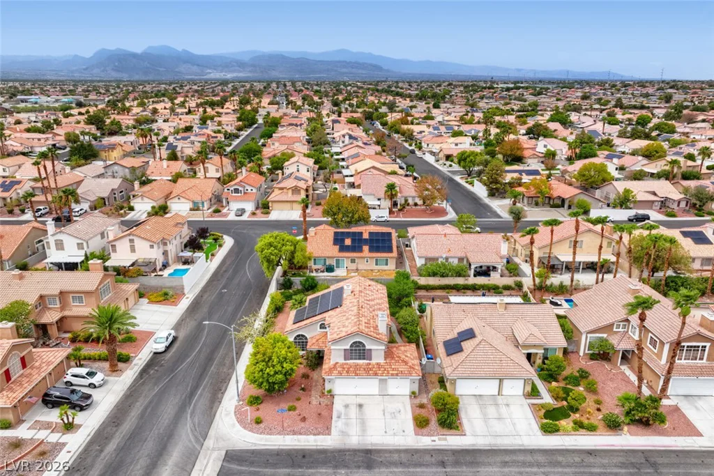 6105 Flaming Arrow, North Las Vegas, NV 89031