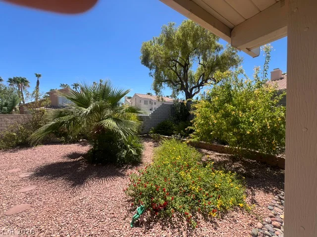 6105 Flaming Arrow, North Las Vegas, NV 89031