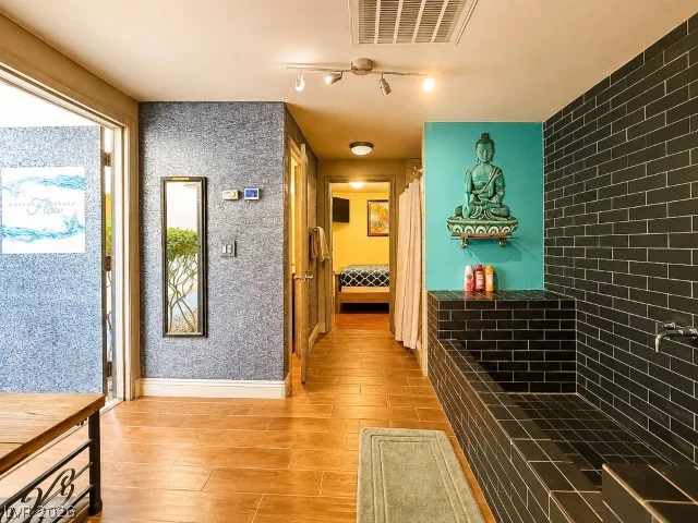 6425 Darby, Las Vegas, NV 89146
