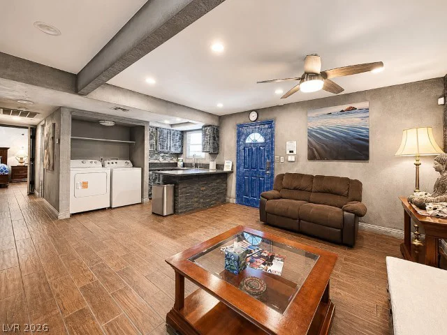 6425 Darby, Las Vegas, NV 89146