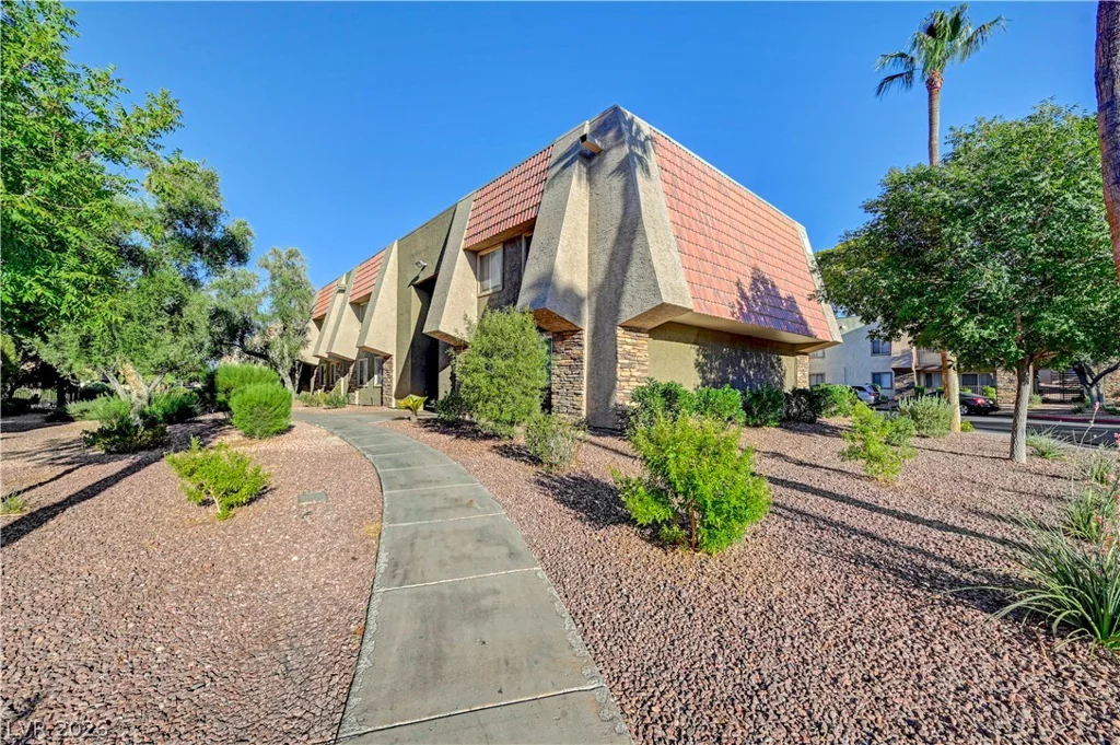 5220 Indian River, Las Vegas, NV 89103