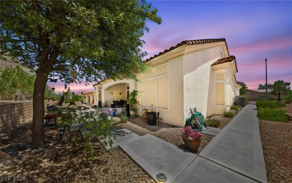 2705 Byron, Las Vegas, NV 89134