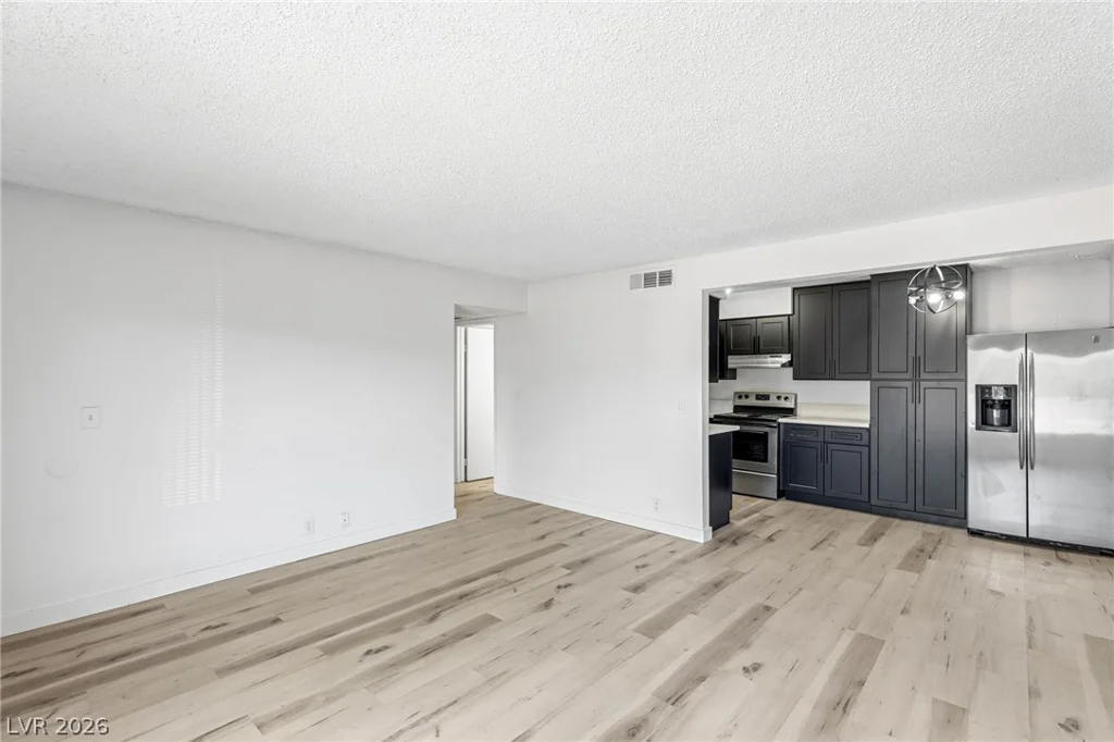 615 Royal Crest, Las Vegas, NV 89169