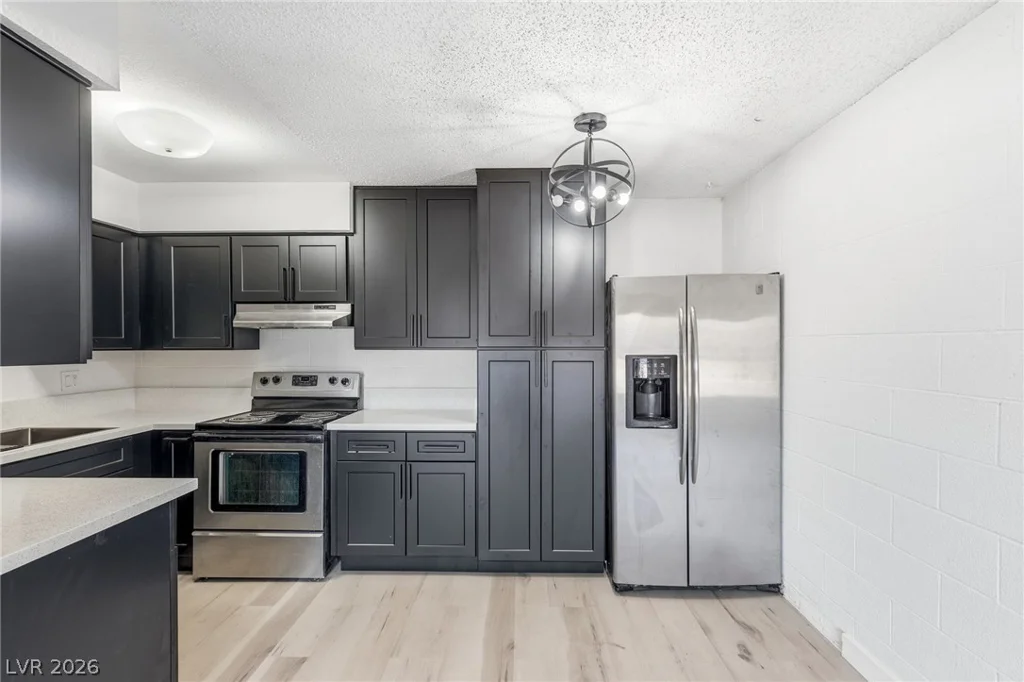 615 Royal Crest, Las Vegas, NV 89169