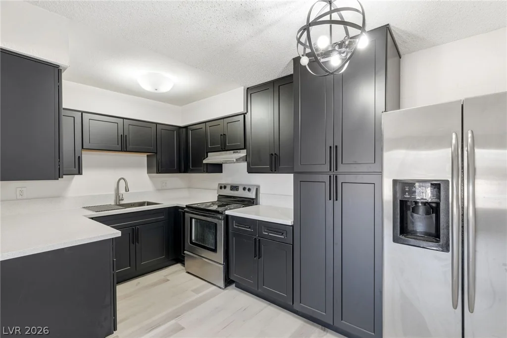 615 Royal Crest, Las Vegas, NV 89169