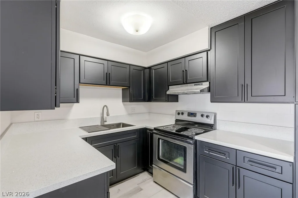 615 Royal Crest, Las Vegas, NV 89169