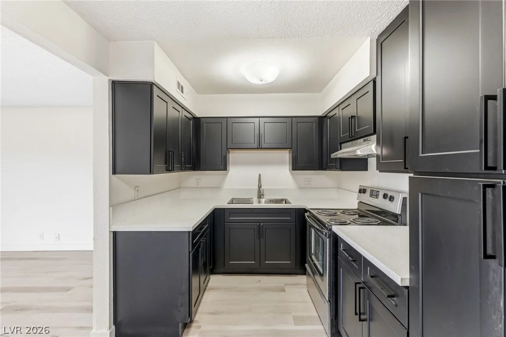 615 Royal Crest, Las Vegas, NV 89169