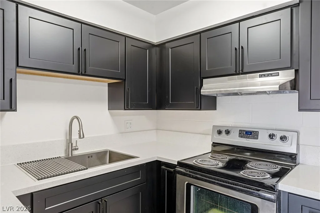 615 Royal Crest, Las Vegas, NV 89169