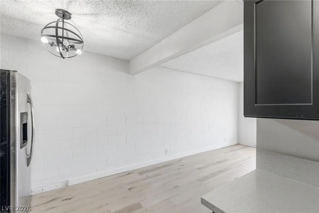 615 Royal Crest, Las Vegas, NV 89169