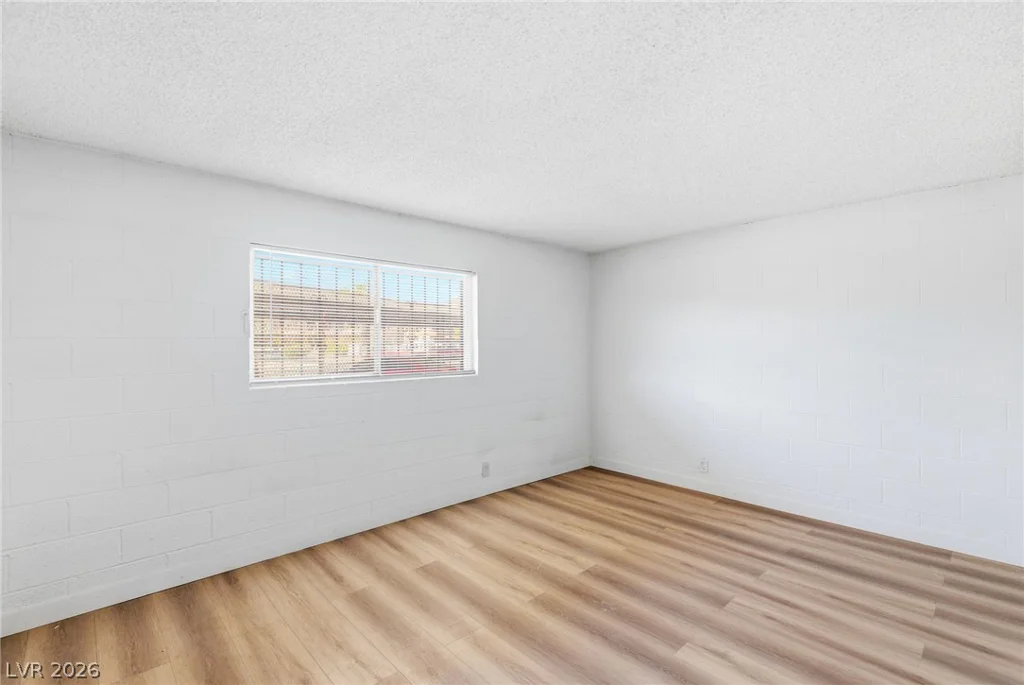 615 Royal Crest, Las Vegas, NV 89169