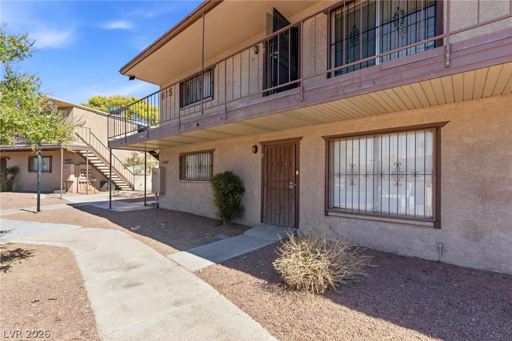 615 Royal Crest, Las Vegas, NV 89169
