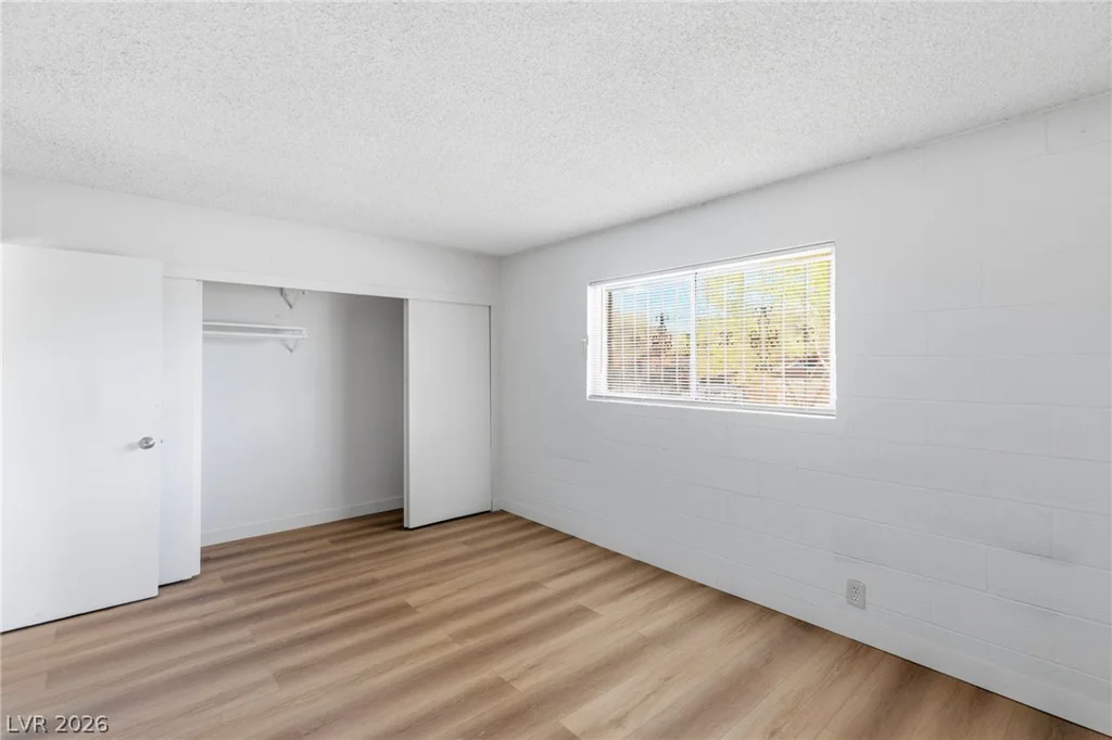 615 Royal Crest, Las Vegas, NV 89169