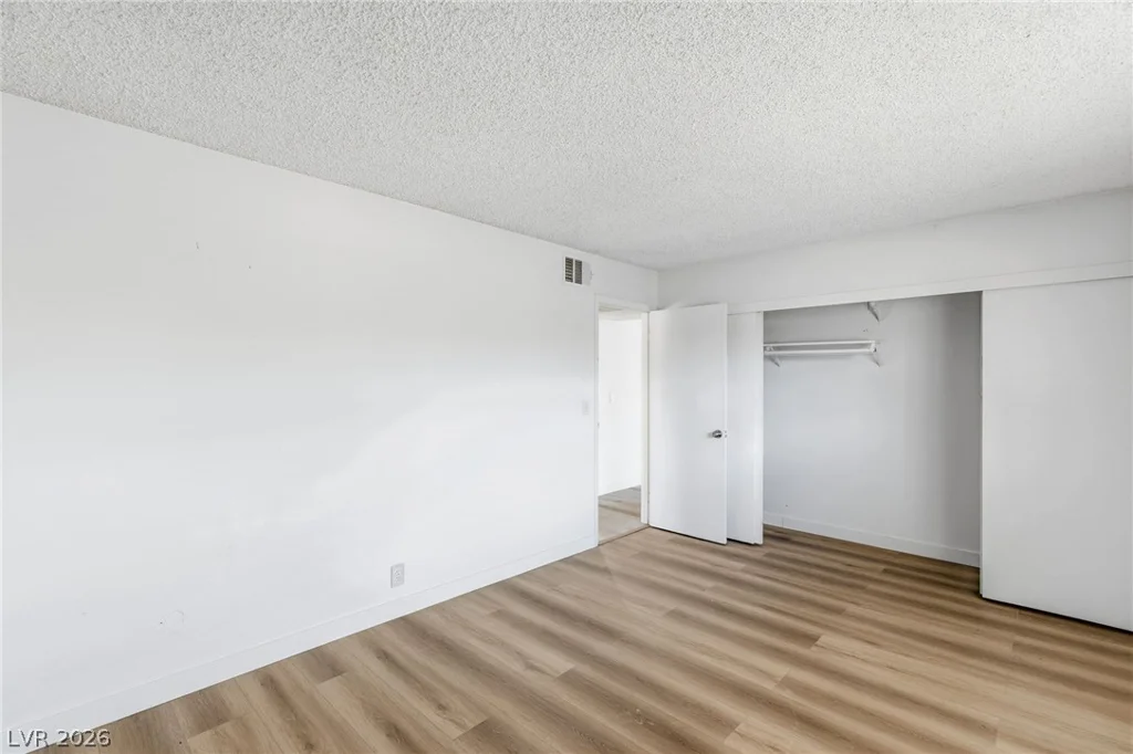 615 Royal Crest, Las Vegas, NV 89169