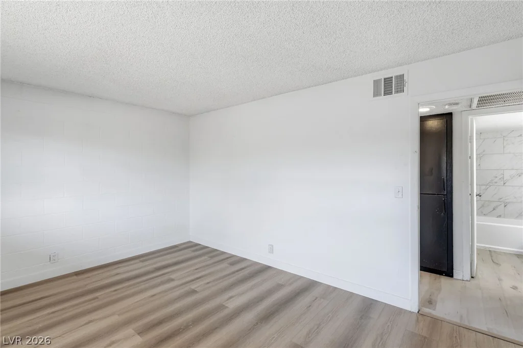 615 Royal Crest, Las Vegas, NV 89169