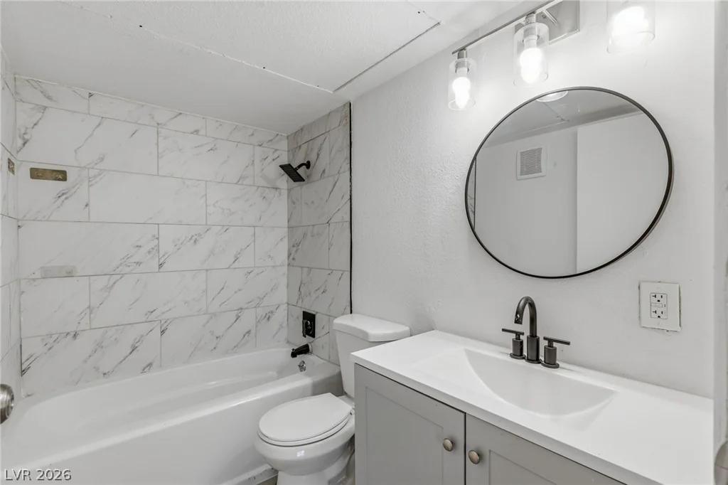 615 Royal Crest, Las Vegas, NV 89169